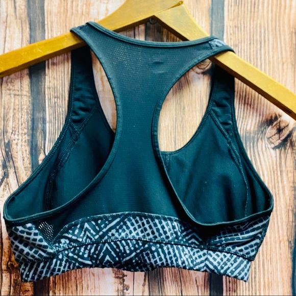 Adidas Techfit sports bra-Size Medium - Picture 5 of 9